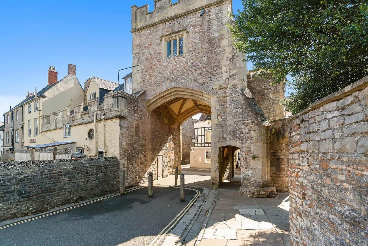 The Ancient Gatehouse & Rugantino Restaurant Otel Wells Dış mekan fotoğraf