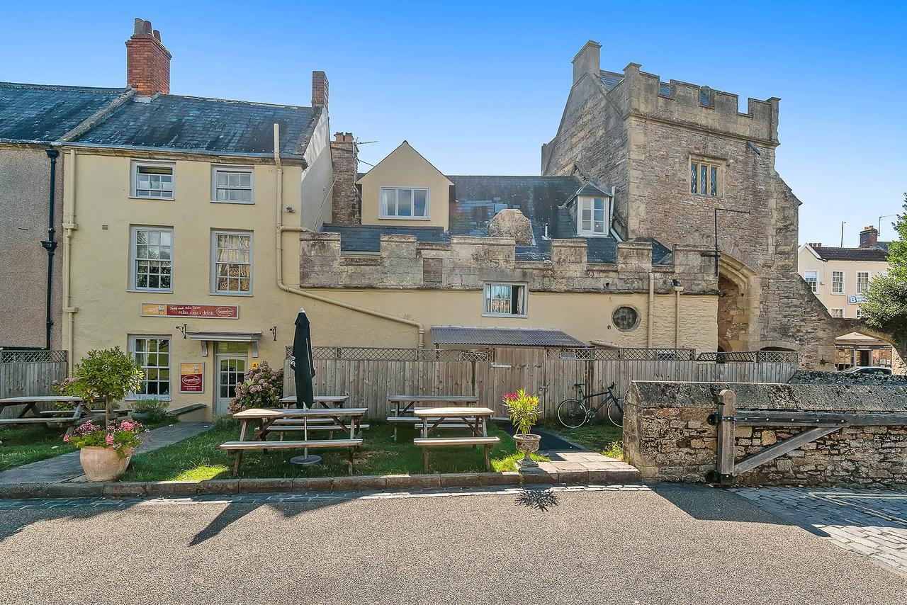 The Ancient Gatehouse & Rugantino Restaurant Otel Wells Dış mekan fotoğraf
